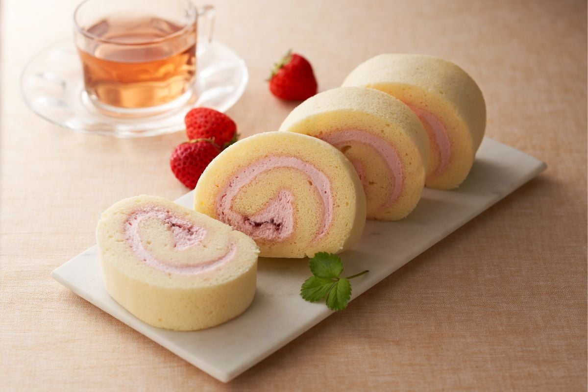 ふわふわあまおうロールケーキ